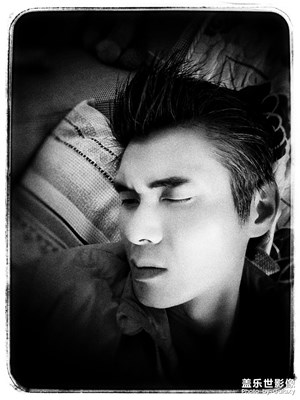 才三十幾歲頭發(fā)都白了