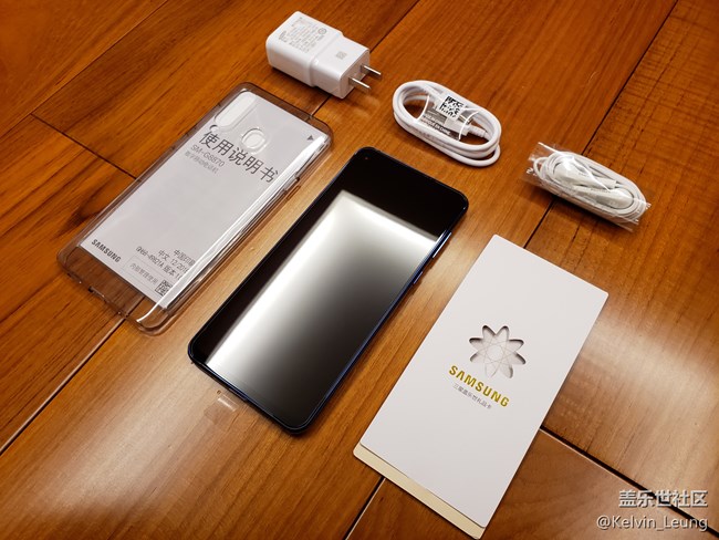 【Galaxy A8s星粉體驗(yàn)活動(dòng)】A8s上手，一個(gè)黑瞳，洞見未來。