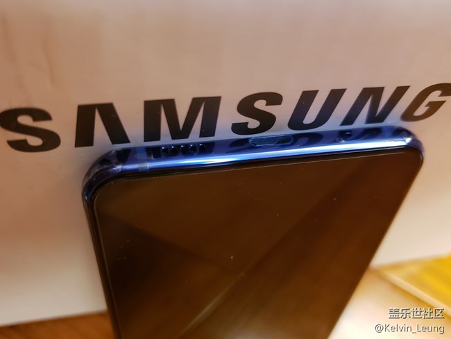 【Galaxy A8s星粉體驗(yàn)活動(dòng)】A8s上手，一個(gè)黑瞳，洞見未來。