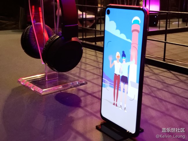 【Galaxy A8s星粉體驗(yàn)活動(dòng)】A8s上手，一個(gè)黑瞳，洞見未來。