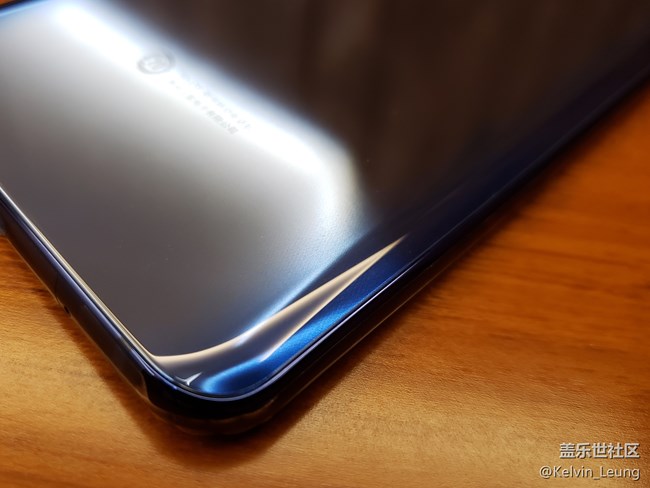 【Galaxy A8s星粉體驗(yàn)活動(dòng)】A8s上手，一個(gè)黑瞳，洞見未來。