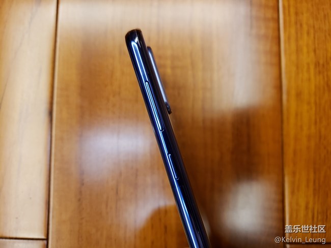 【Galaxy A8s星粉體驗(yàn)活動(dòng)】A8s上手，一個(gè)黑瞳，洞見未來。