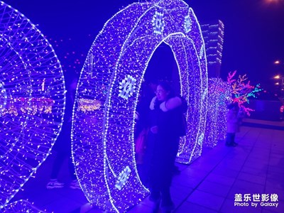 正月十五威?；艟懊?，人美