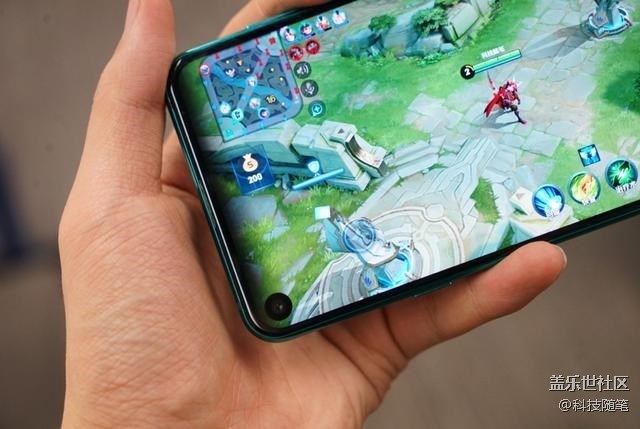 前沿科技的先行者，三星Galaxy A8s體驗(yàn)評(píng)測(cè)