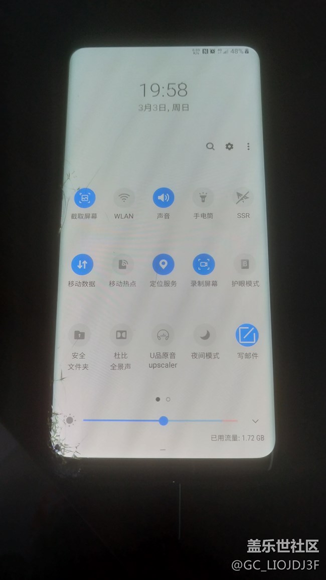 s9+剛買半個月，今天屏幕摔得稀碎。