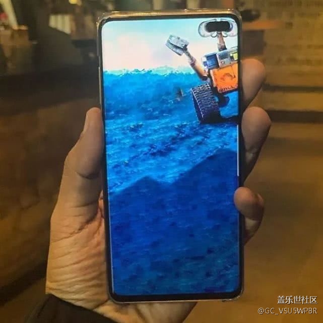 如何完美隱藏三星s10屏幕的圓孔設(shè)計？一大波創(chuàng)意壁紙來襲