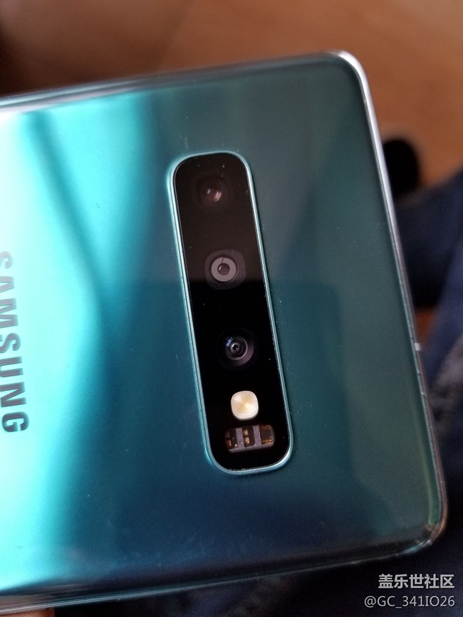 大家?guī)臀铱纯催@個(gè)光圈是不是壞的啊