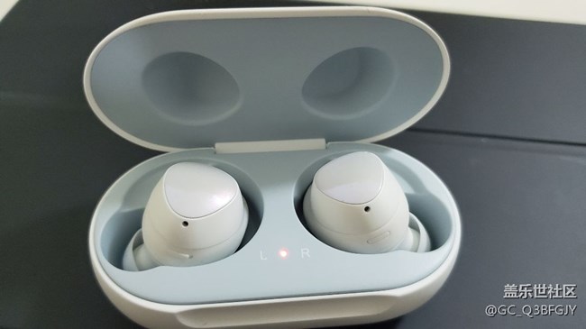 港版512贈送Buds入耳及與airpods 簡單對比