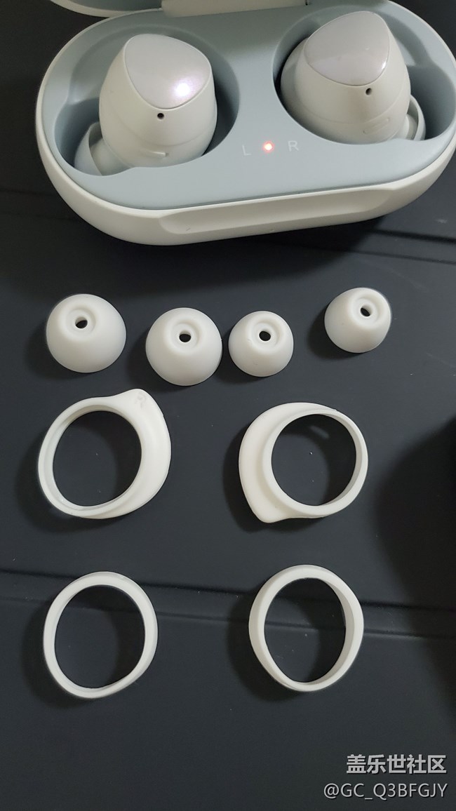 港版512贈送Buds入耳及與airpods 簡單對比