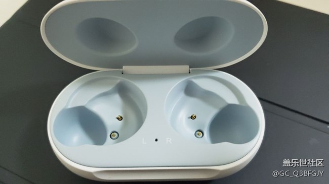 港版512贈送Buds入耳及與airpods 簡單對比