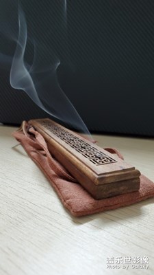 一爐沉香卷云舒，縷縷清香淡然閑適