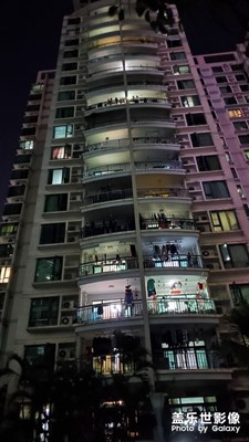 家里樓下夜景