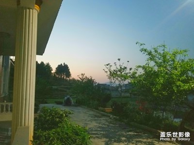 拿點(diǎn)舊照出來