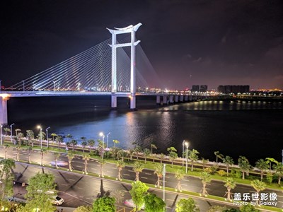 用谷歌夜景拍的圖片，和自帶拍的圖片