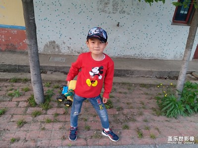 門前自拍?。?！美美啦啦啦?。?！哈哈