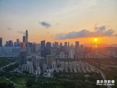 傍晚的時(shí)候太陽(yáng)公公下班的時(shí)候