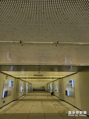 新裝修的地下通道