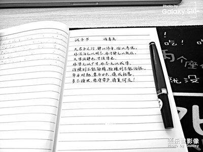 收拾辦公桌咯。。。