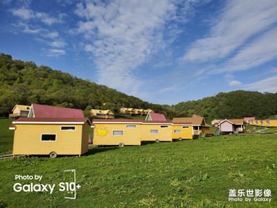 關(guān)山牧場(chǎng)之美麗的房車營(yíng)地