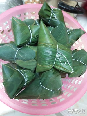 端午節(jié)包粽子了