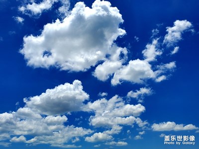 藍藍的天  白云輕飄