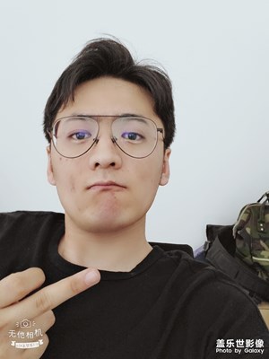 在美顏之下才敢自拍。。。