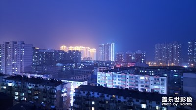 小雨中的夜晚