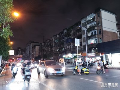 晚上騎車出去玩啦