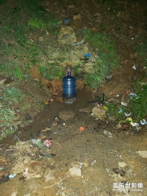 完全看不出白天還是黑色拍照，不錯(cuò)