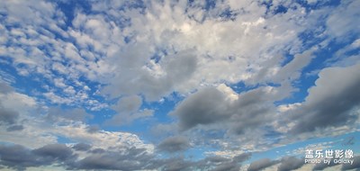 久違的藍(lán)天