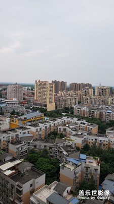小區(qū)即景