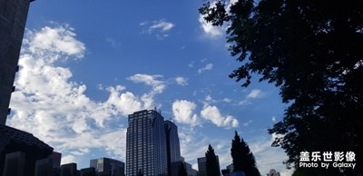 加班途中，隨手拍天上的云