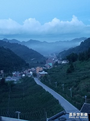 獨(dú)忘遠(yuǎn)方