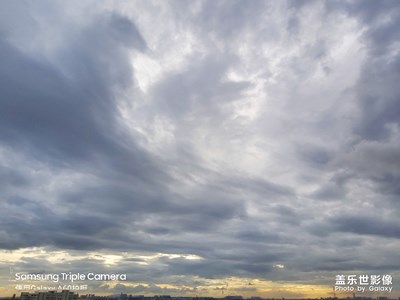 拍了在旋轉(zhuǎn)的云