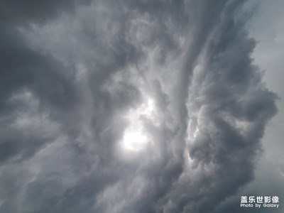 天變的真快，前一秒曬死，后一秒成仙