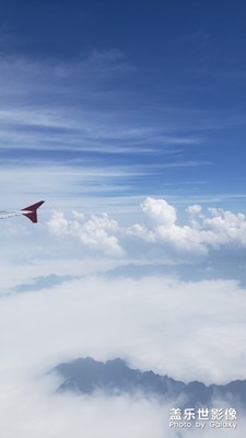 飛機和山