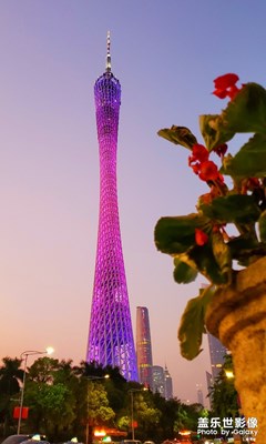 今夜珠江人潮如織，把本老頭褲兒擠脫了????????