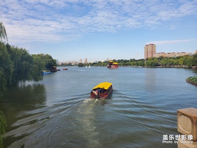 大明湖畔