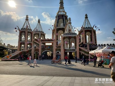 亂花漸欲迷人眼