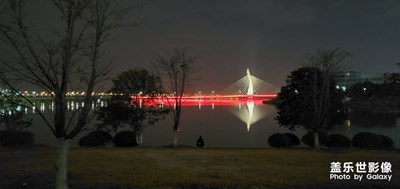 釣魚時候拍的，開不開夜景區(qū)別好大啊
