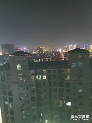 夜拍兩張圖片的對(duì)比