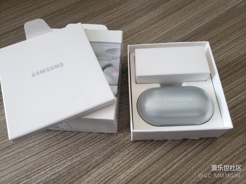 SAMSUNG BUDS