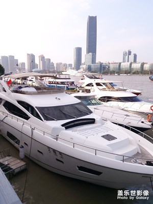 黃浦江畔的游艇