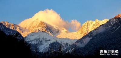 【2019最美瞬間】+世界屋脊，日照金山