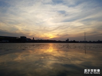 遠處夕陽