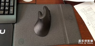 搶的無線充電鼠標(biāo)墊，好使?。?！