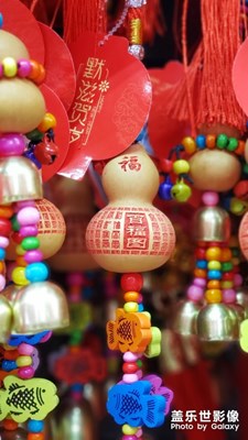 又到一年春節(jié)時(shí)，中國紅。