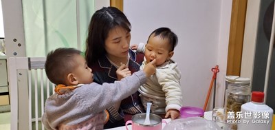 兄妹相互攙扶照顧戰(zhàn)疫情，共度非常時期!