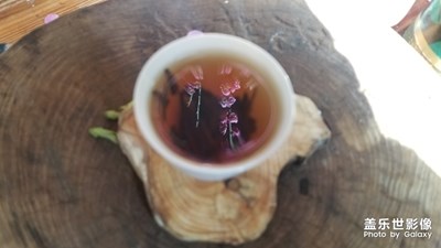 花開水間勝謫仙