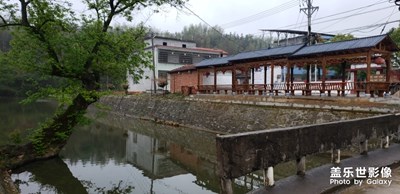 鄉(xiāng)村雨景，小橋流水，春意盎然